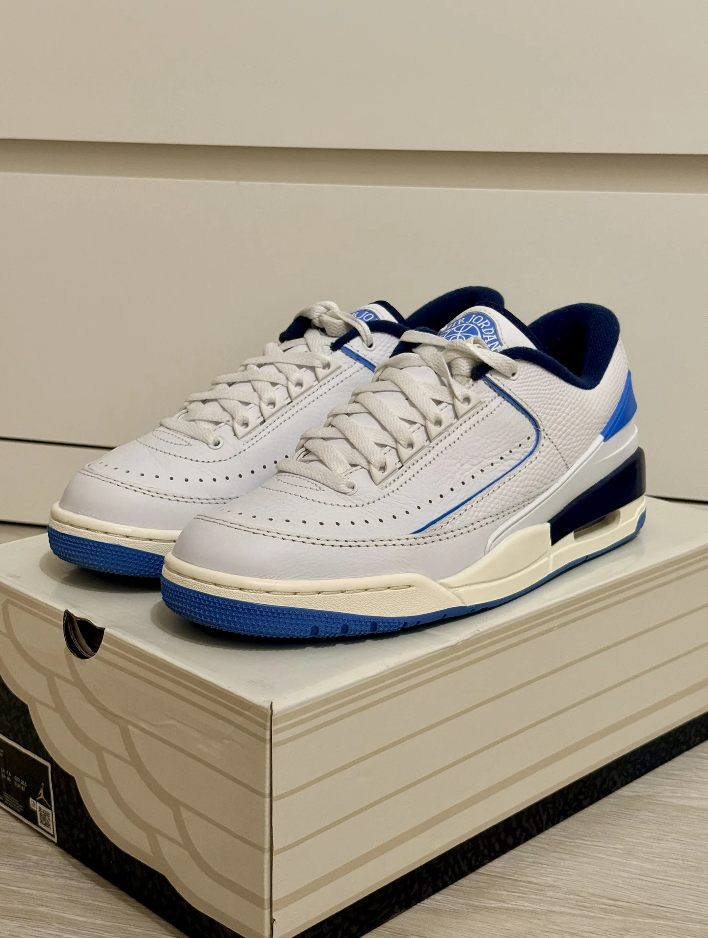 Nike Air Jordan 2/3 «UNC» (оригинал) - изображение 1