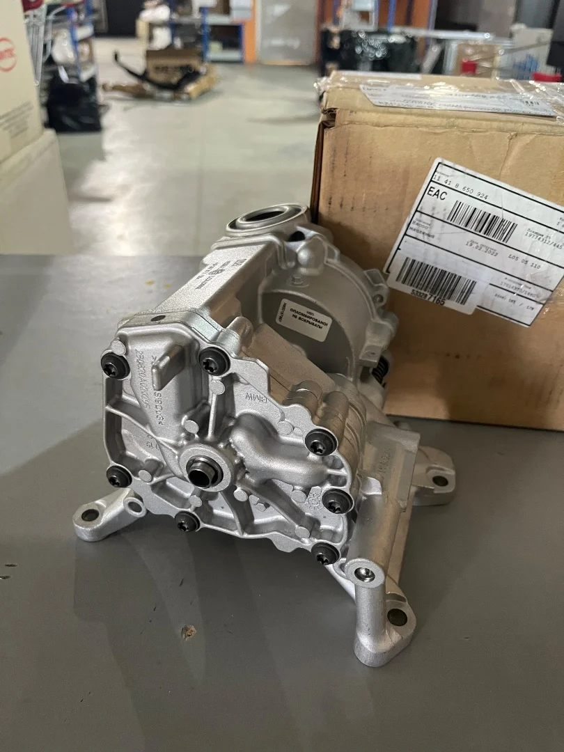 Масляный насос BMW 11418650924 - изображение 1