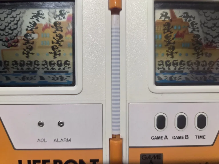 Приставка Nintendo Game & Watch "Спасательная шлюпка" 1983 года выпуска - миниатюра 2