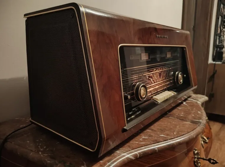 Радиоприемник ламповый Philips - миниатюра 2