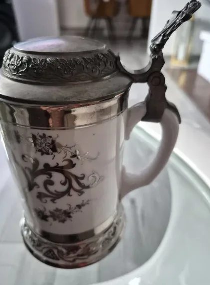 Кружка пивная, старинная, с крышкой. - изображение 1