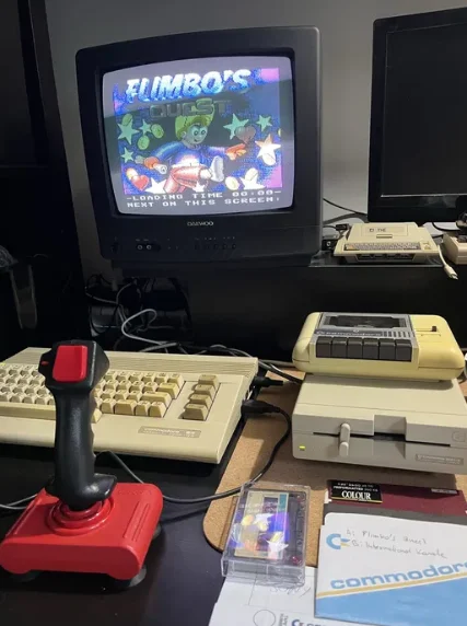 Компьютер Commodore 64, комплект - изображение 1