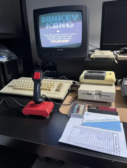 Компьютер Commodore 64, комплект - миниатюра 3