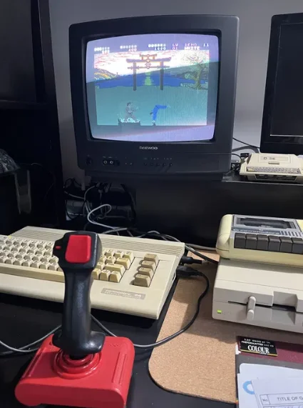 Компьютер Commodore 64, комплект - миниатюра 4