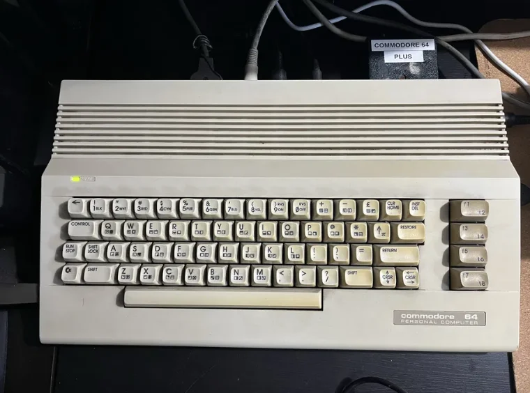Компьютер Commodore 64, комплект - миниатюра 7