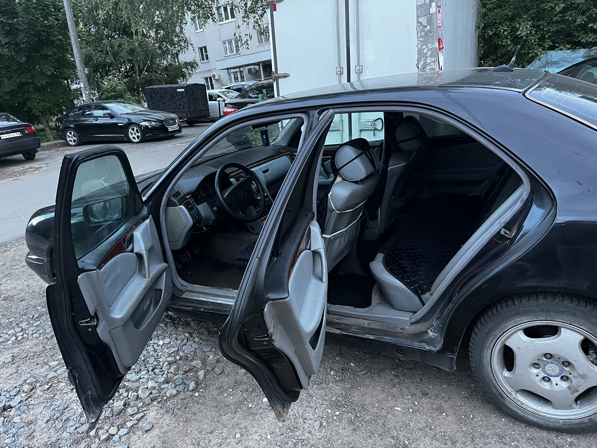 Mercedes E220 - миниатюра 3