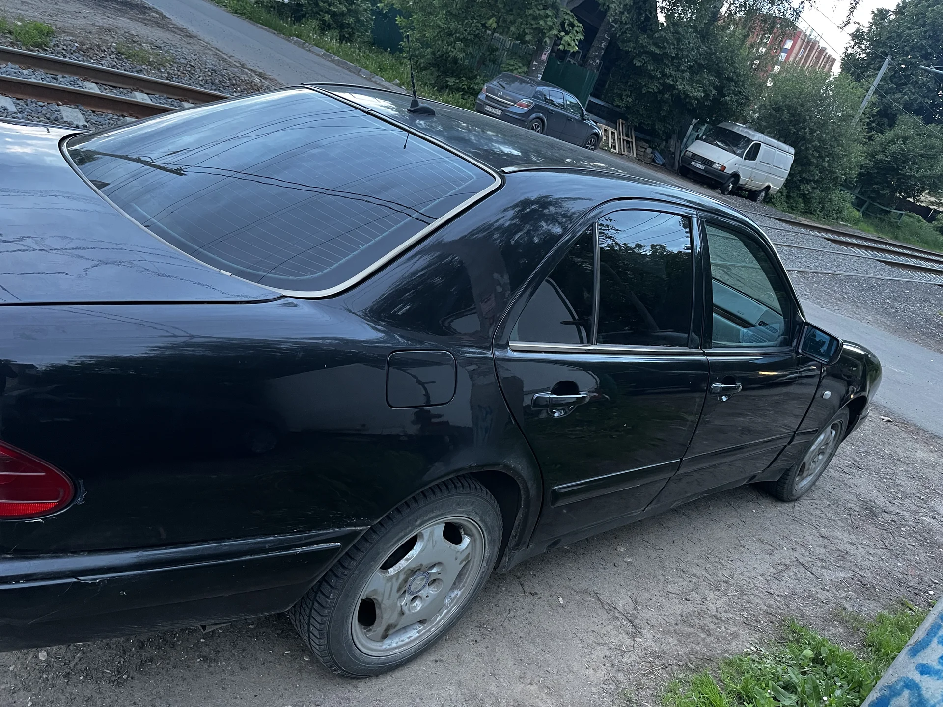 Mercedes E220 - миниатюра 6