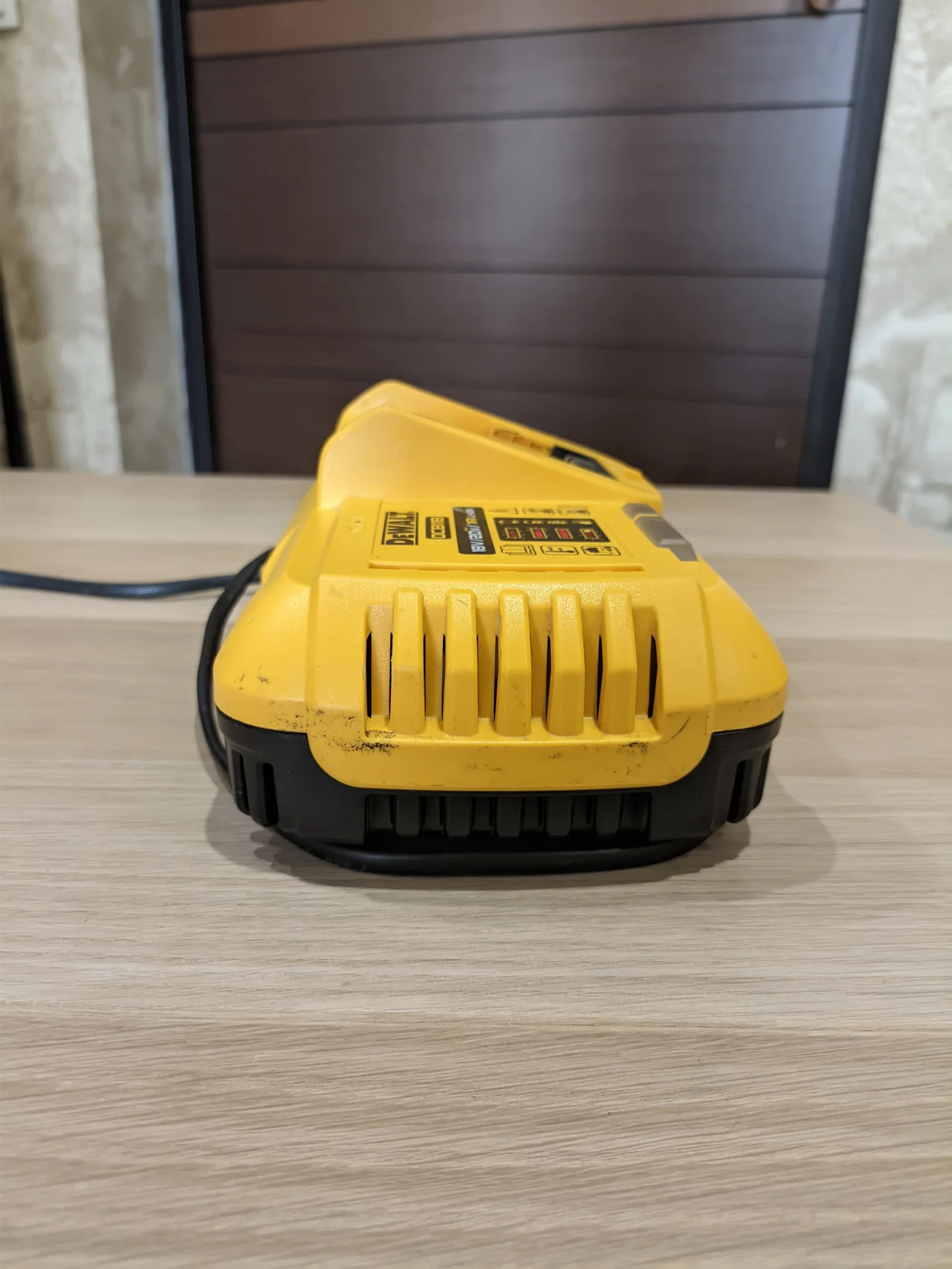 ЗУ DeWalt dcb118 - миниатюра 4