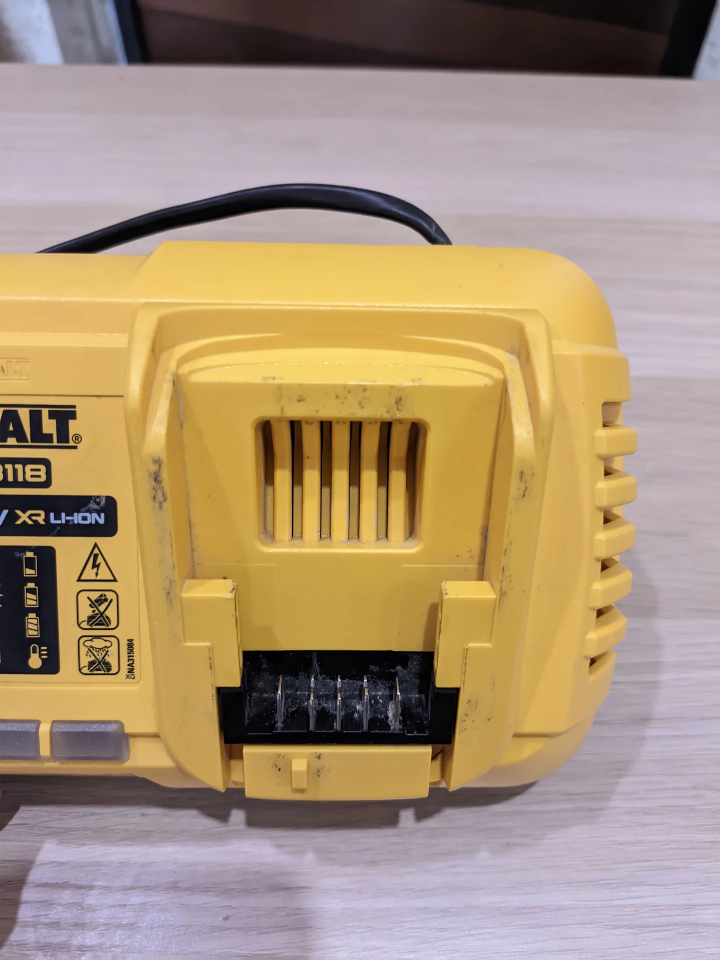 ЗУ DeWalt dcb118 - миниатюра 5