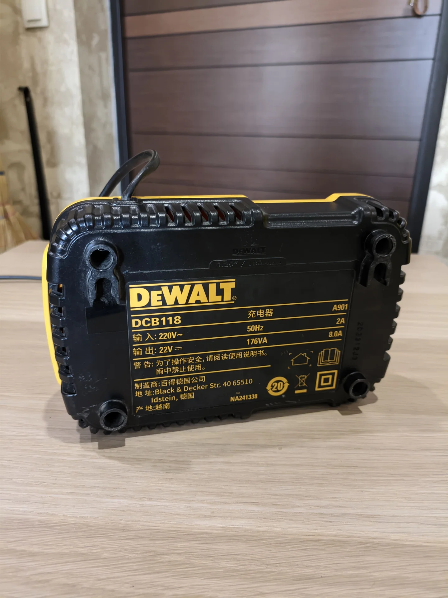 ЗУ DeWalt dcb118 - миниатюра 8