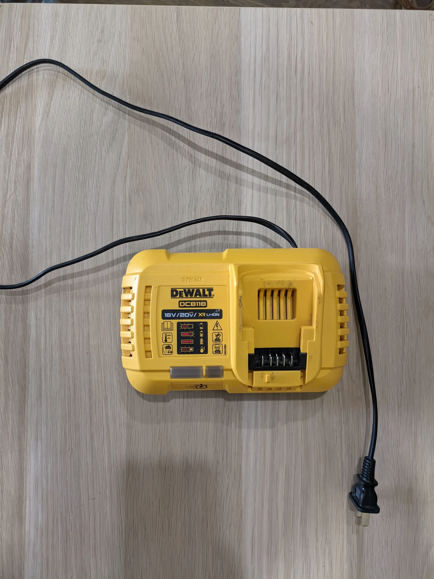 ЗУ DeWalt dcb118 - миниатюра 9