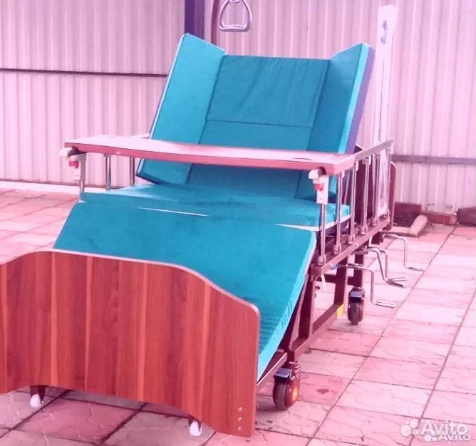 Медицинская кровать для лежачих больных M32 с wc п - миниатюра 2