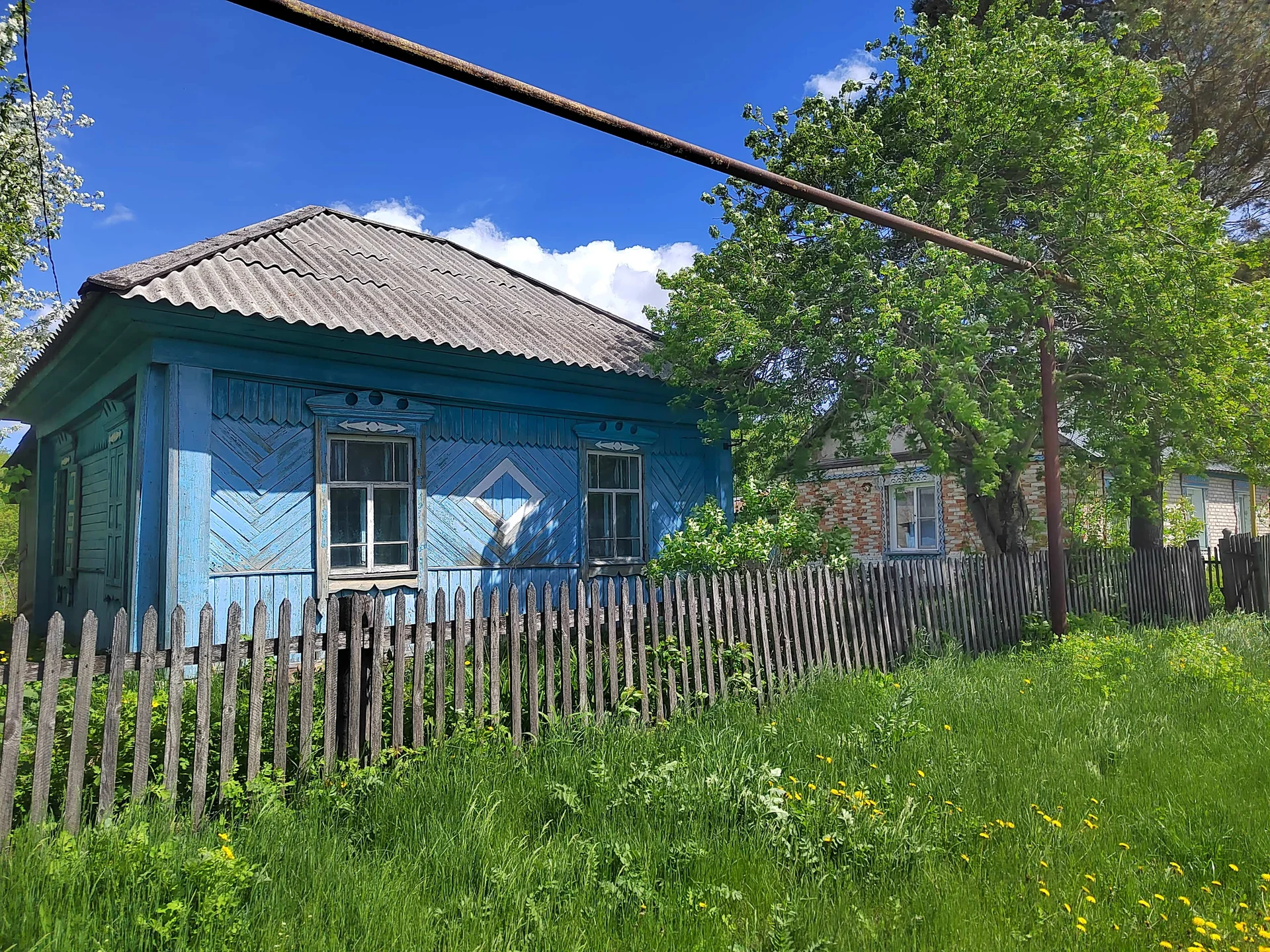 Отдельно стоящий дом с участком. - миниатюра 4