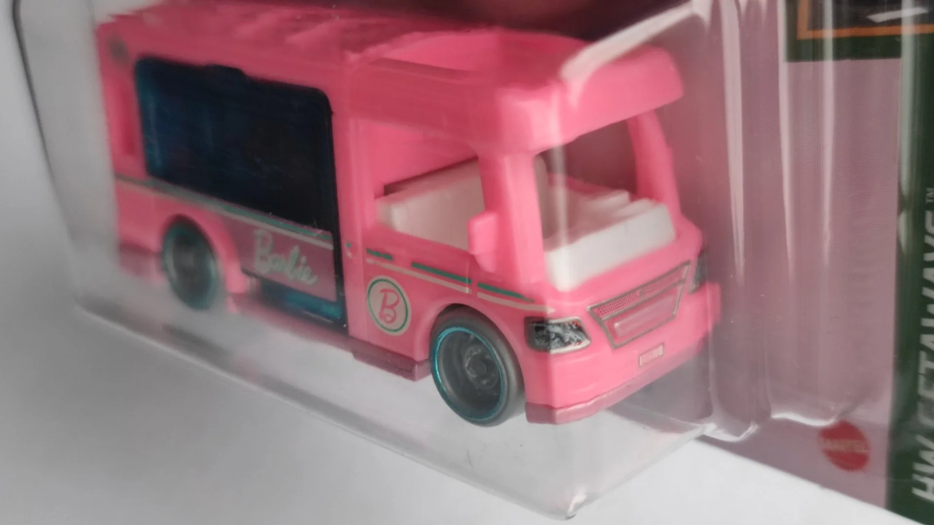 Hot Wheels Barbie Dream Camper - миниатюра 5