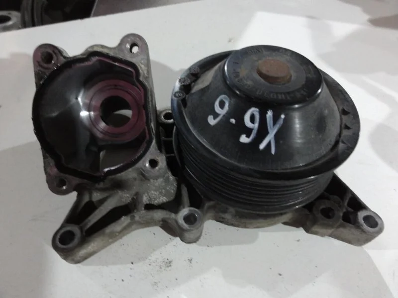Насос водяной (помпа) BMW X6 E71 N57D30B 2013 - миниатюра 3