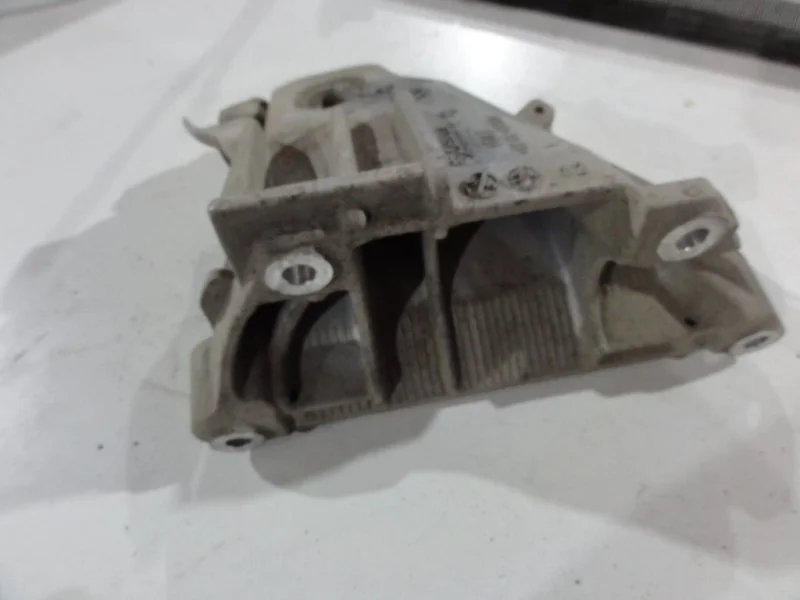 Кронштейн двигателя правый BMW X6 E71 N57D30B 2013 - миниатюра 3