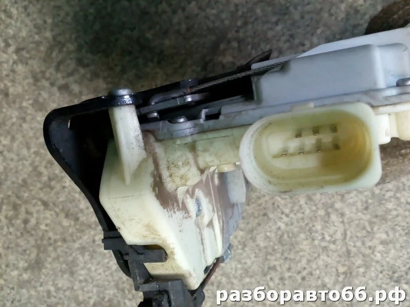 Замок двери задний левый Volkswagen Passat B6 BVY - миниатюра 4