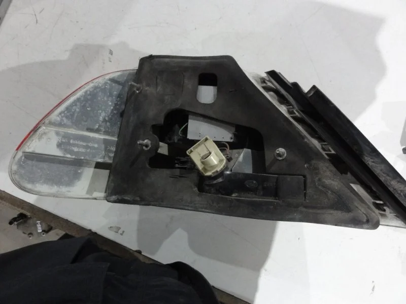 Фонарь наружный задний правый BMW 7 E65 N62B44A - миниатюра 3
