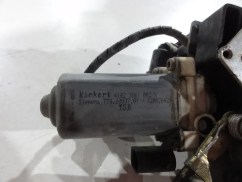 Замок двери передний правый BMW 7 E65 N62B44A 2002 - миниатюра 4