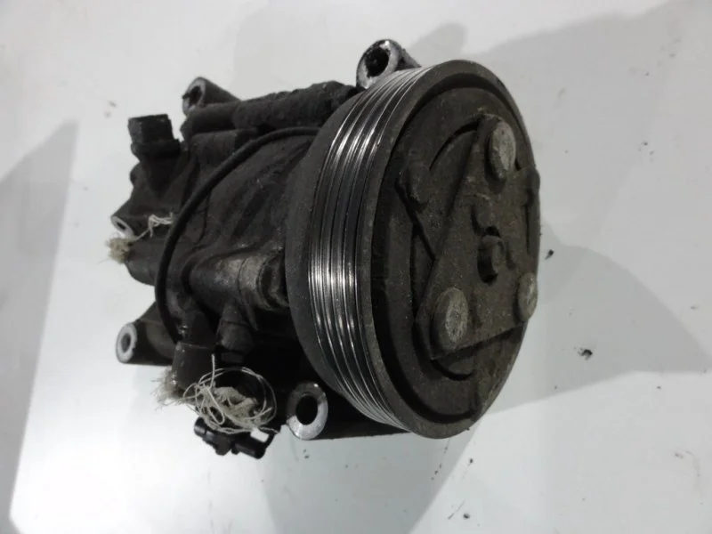 Компрессор кондиционера Suzuki Swift 3 ZC11S110925 - миниатюра 2