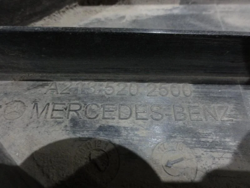 Пыльник двигателя левый Mercedes-Benz E W213 - миниатюра 3