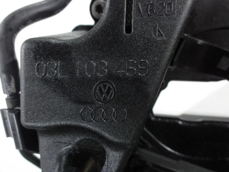 Крышка головки блока (клапанная) VW Passat - миниатюра 2