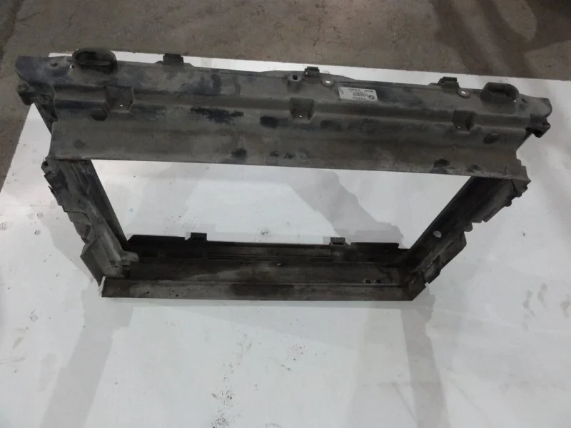 Рамка радиаторов (кассета) BMW 5 E60/E61 N46B20BE - миниатюра 2