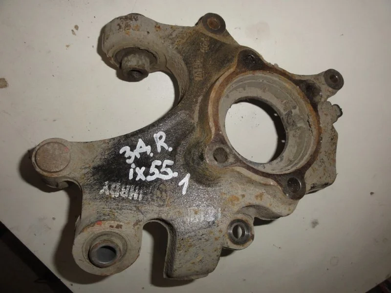 Кулак поворотный задний правый Hyundai IX55 3.0 AT - изображение 1