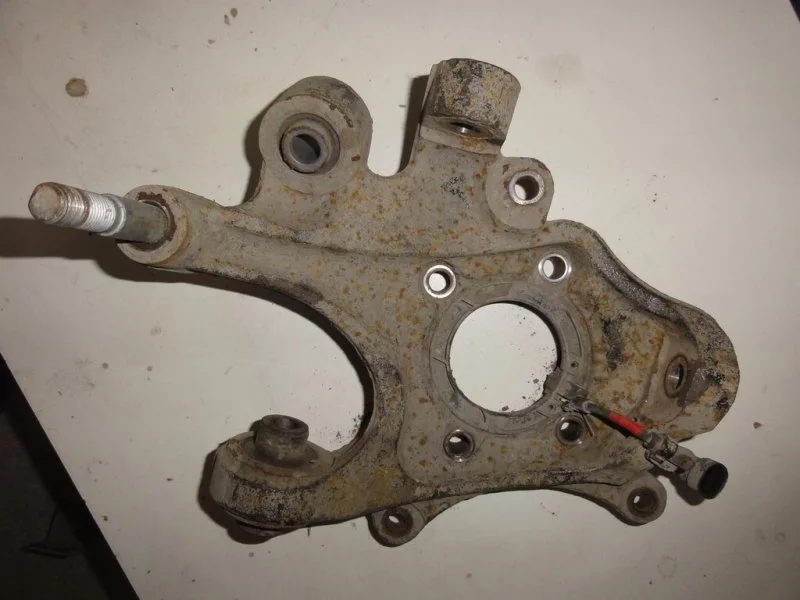 Кулак поворотный задний правый Hyundai IX55 3.0 AT - миниатюра 2