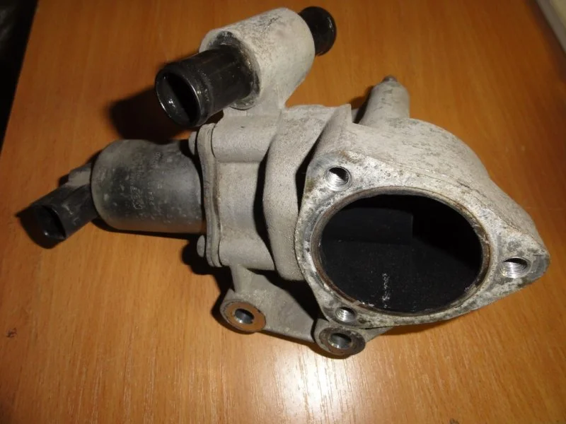 Клапан EGR ( ЕГР ) Hyundai IX55 3.0 AT D6EA 2010 - миниатюра 2
