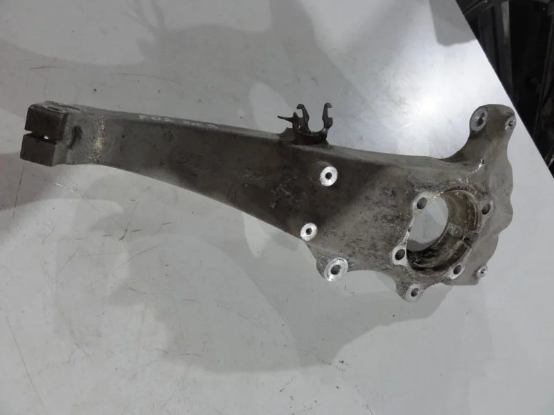 Кулак поворотный передний правый BMW 7 F02 N63B44A - миниатюра 2