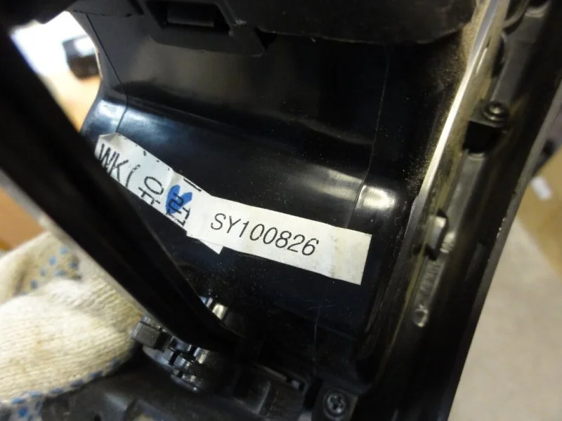 Дефлектор воздушный левый Hyundai IX55 3.0 AT D6EA - миниатюра 3