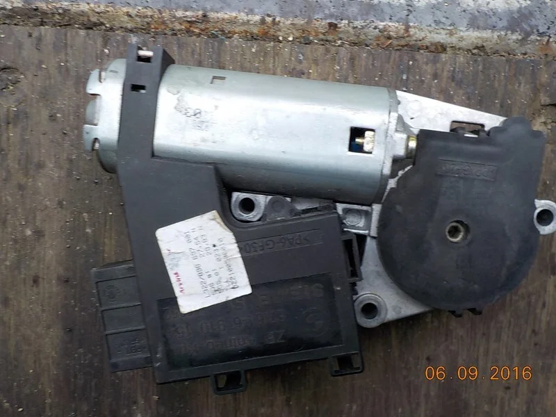 Моторчик люка Land Rover Range Rover LM3 M62B44 - миниатюра 2