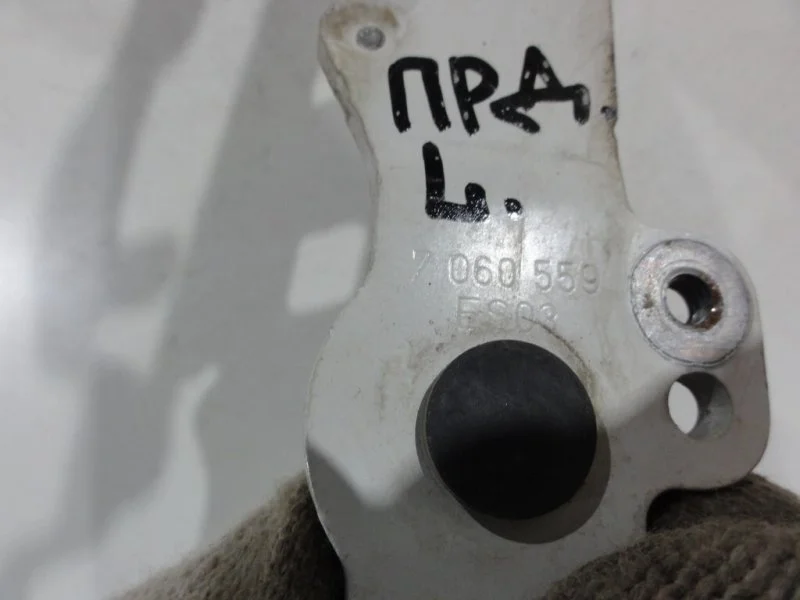Петля капота левая BMW 1 E87 N45B16A 2011 - миниатюра 3
