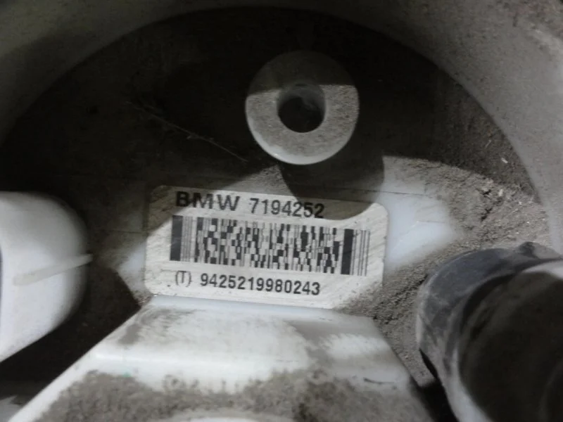 Насос топливный в бак BMW X6 E71 N63B44A 2008 - миниатюра 2