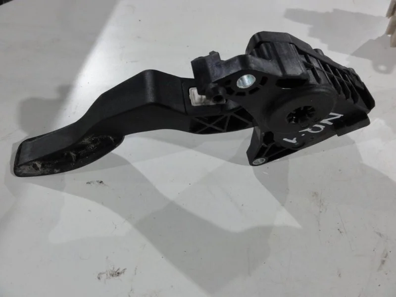Педаль газа Nissan Qashqai 2 MR20DD 2015 - миниатюра 3