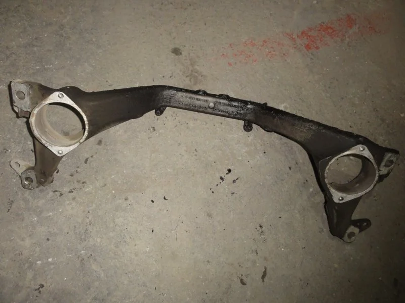 Балка передняя поперечная AUDI Q7 4L 4.2 BAR 2008 - изображение 1