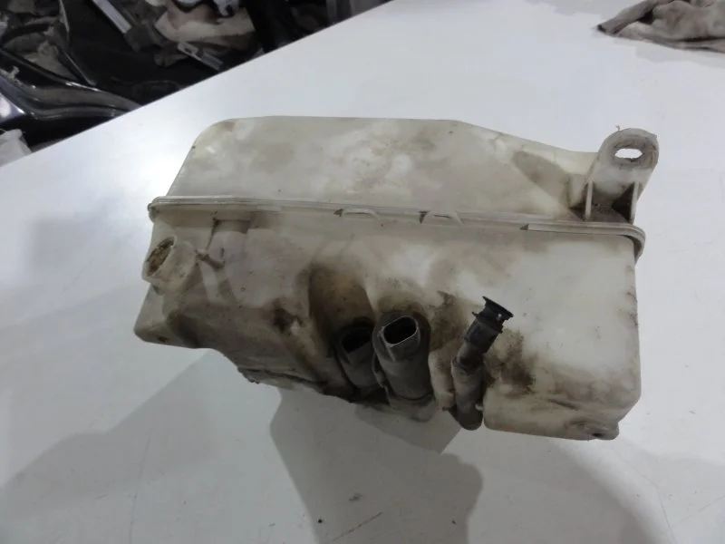 Бачок омывателя лобового стекла BMW 7 E65 N62B44A - изображение 1