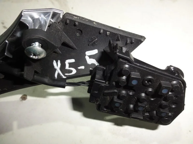Кнопки на руль BMW X5 E70 N57D30B 2010 - миниатюра 6
