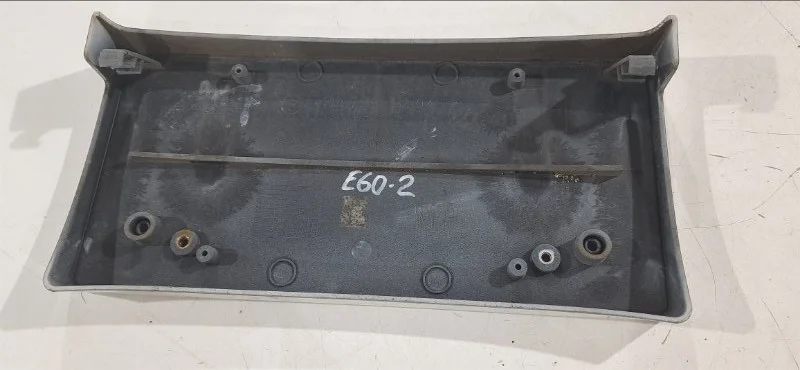 Площадка номерного знака BMW 5 E61/E60 N52B25 2007 - миниатюра 2