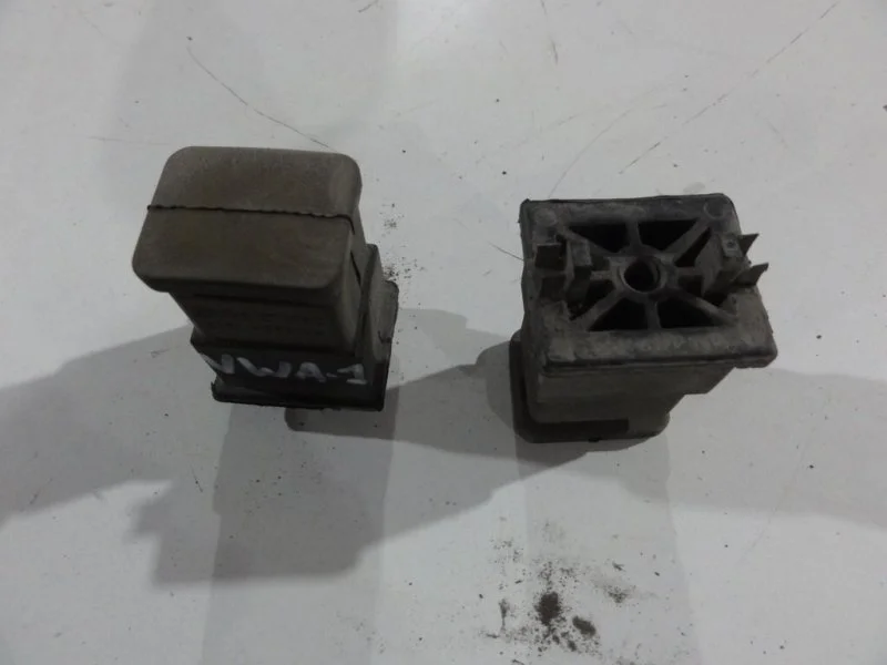 Подушка радиатора Volkswagen Amarok 2H CNFB 2013 - миниатюра 2