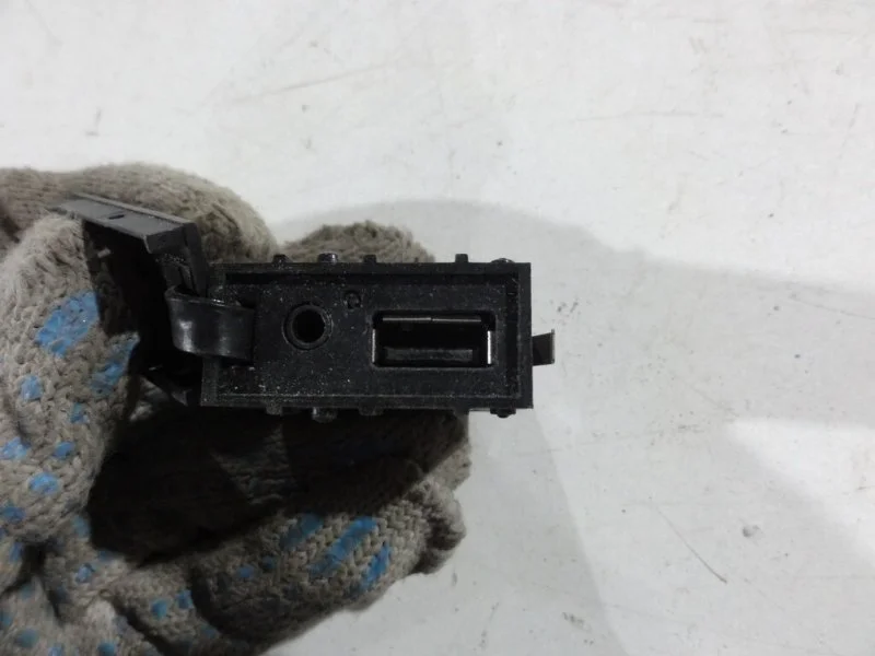Разъем USB Great Wall Hover H3 New 1 4G63LH8 2014 - миниатюра 2