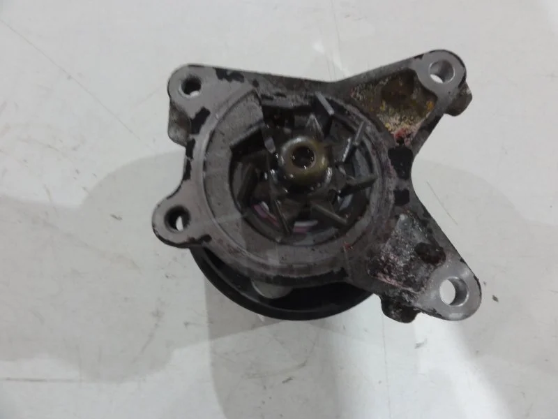 Насос водяной (помпа) Nissan Qashqai 1 MR20DE 2011 - изображение 1