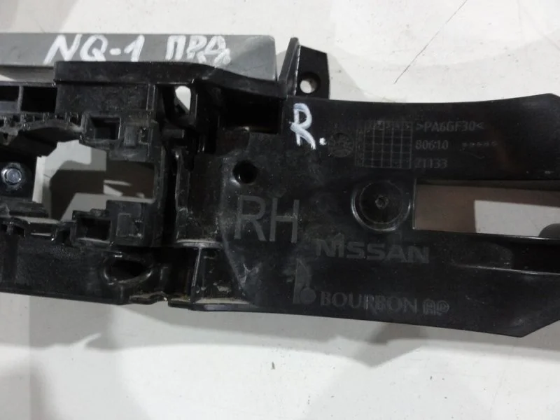 Кронштейн ручки двери правый Nissan Qashqai 2 - миниатюра 2
