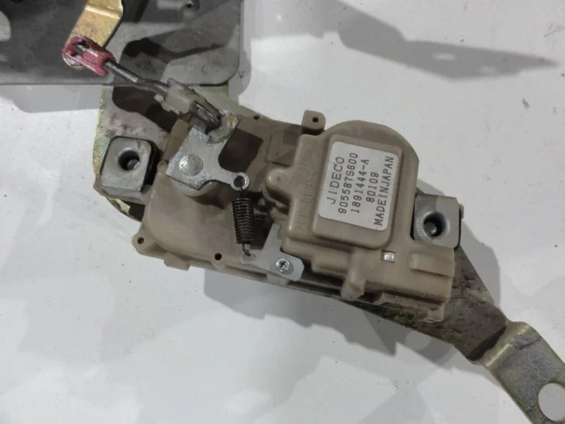 Замок стекла багажника Infiniti QX56 1 VK56DE 2008 - миниатюра 3