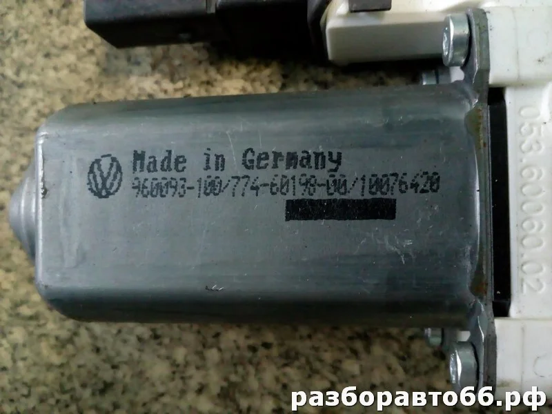 Моторчик стеклоподъемника задний левый Volkswagen - миниатюра 3