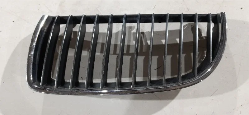 Решетка радиатора левая BMW 3 E91/E90 N52B25 2008 - изображение 1