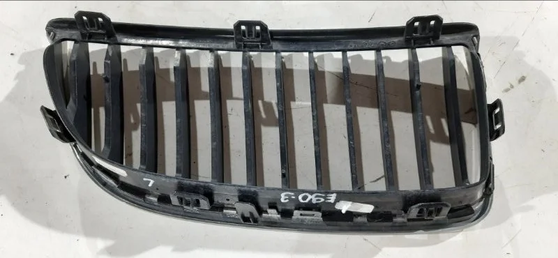 Решетка радиатора левая BMW 3 E91/E90 N52B25 2008 - миниатюра 2