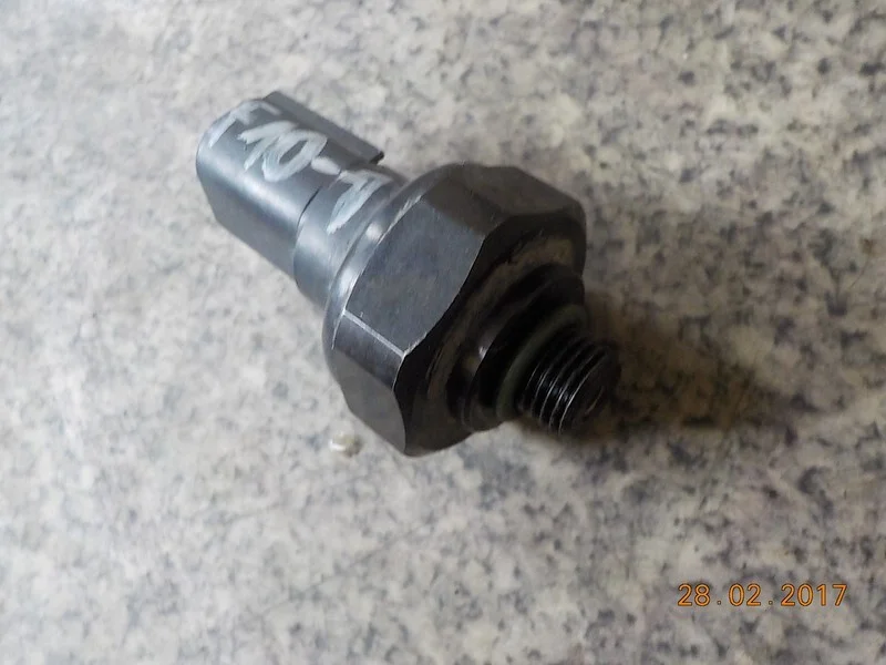 Датчик давления кондиционера BMW 5 F10/F11 N47D20C - миниатюра 3