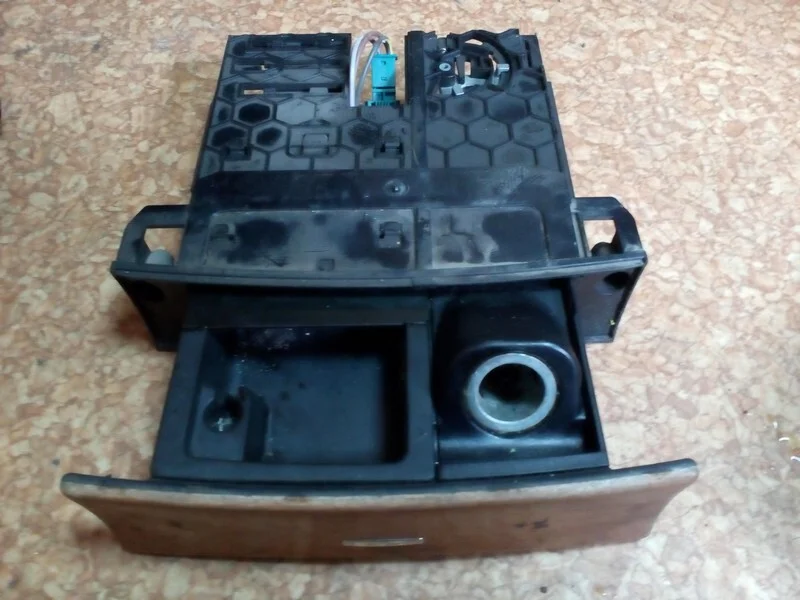 Пепельница передняя Mercedes-Benz GL470 X164 - миниатюра 4
